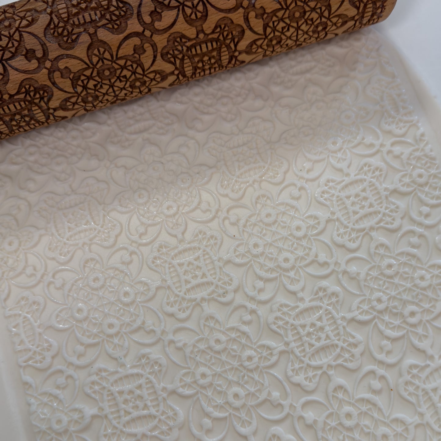 The Chantilly – Lace Roller
