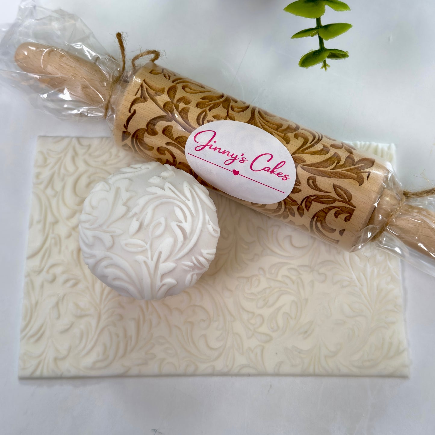 The Belgravia – Scroll Roller Small