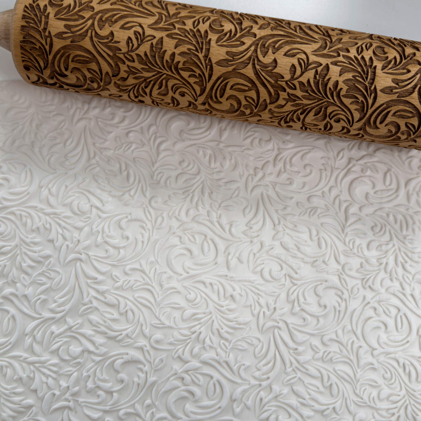 The Belgravia – Scroll Roller Small