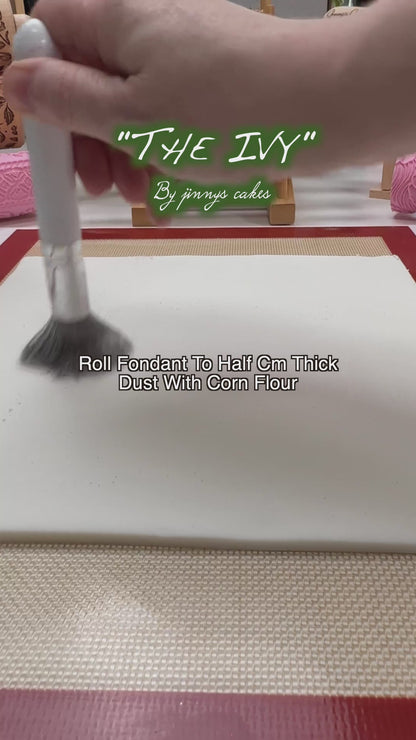 The Ivy Textured Roller