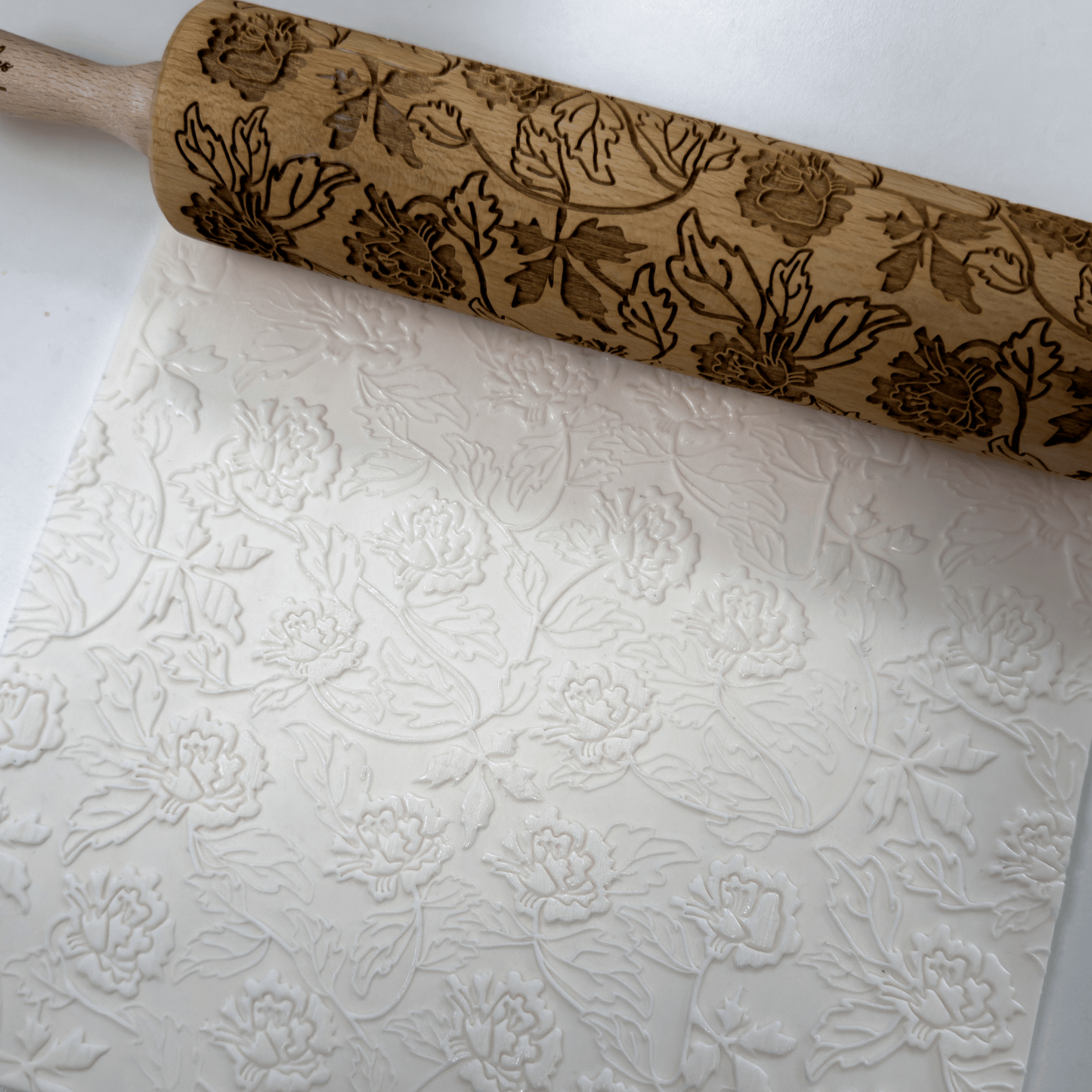 The Camellia – Elegant Floral Roller